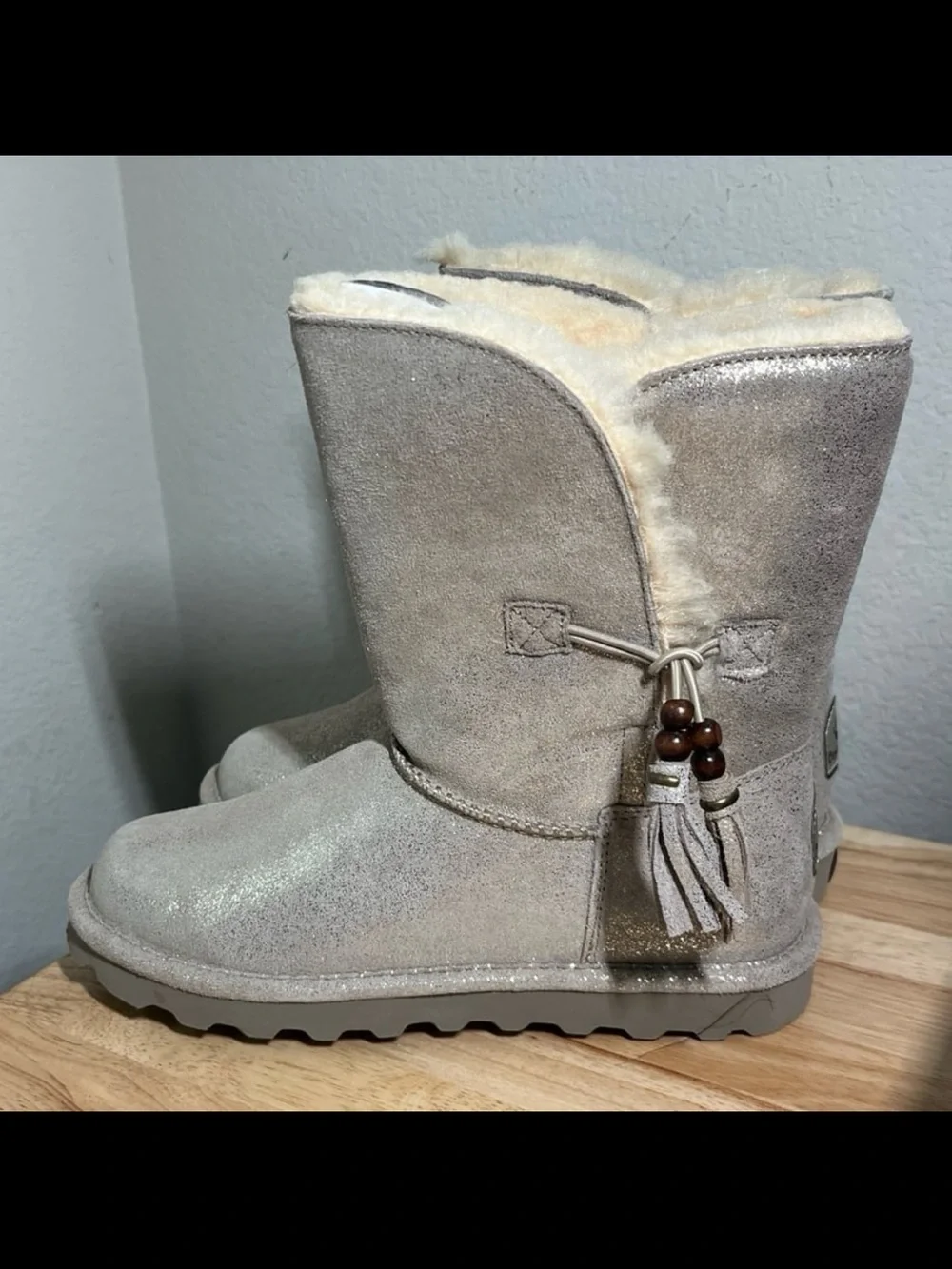 BEARPAW Mariana Fur Metallic Boots Sparkly Tassle NWT Women’s Size 8